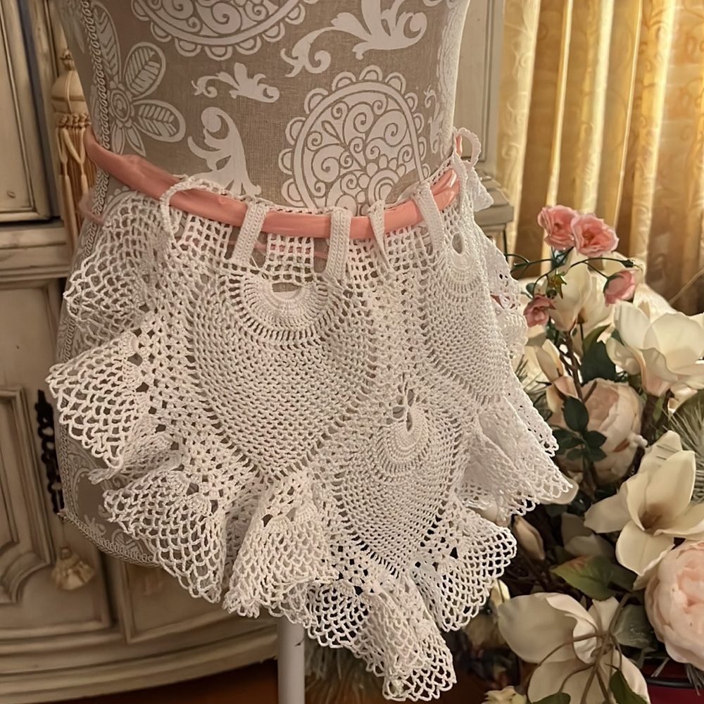 HEIRLOOM CROCHETED HOSTESS APRON TRADITIONAL PINEAPPLE DESIGN EASY CARE COTTON